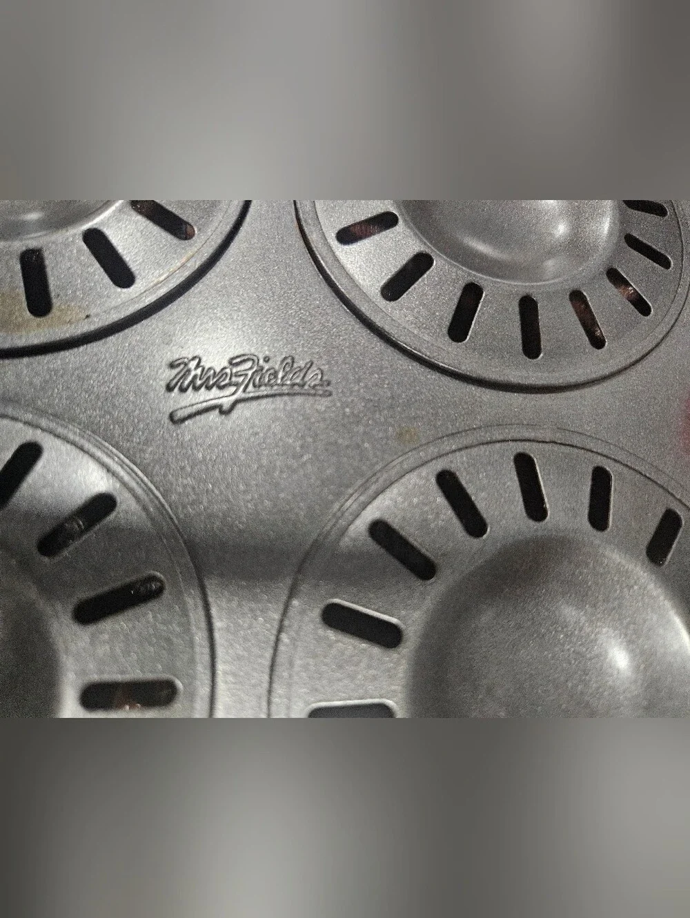Mrs. Fields Bake N Stuff Cupcake Pan Bakes Hollow Cupcakes